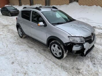 Renault Sandero 2016 года 1.6 АТ